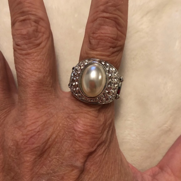 Paparazzi Glittering go getter white ring